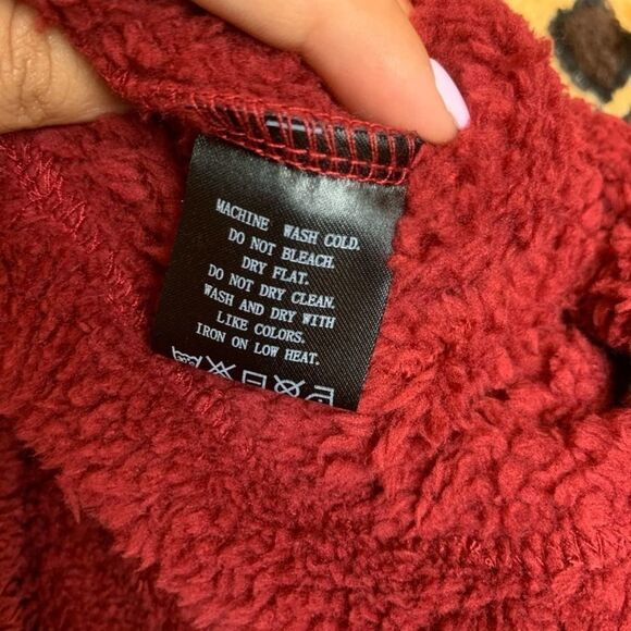Loveu.dear Solid Red Burgundy Cheetah Print 3/4 Quarter ZIP Fuzzy Sweater size L - Picture 8 of 10